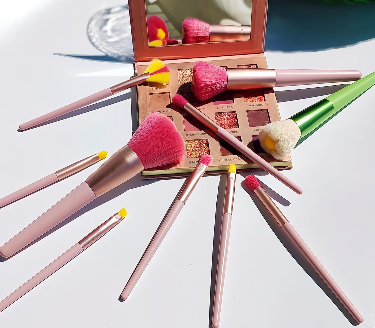 Beautiful Makeup Brush Set for Girls, 10pcs Real Fan Cute Daisy Flower Green Makeup Brush Brushes Set of Powder Blush Eye Shadow Brush for Teens Women